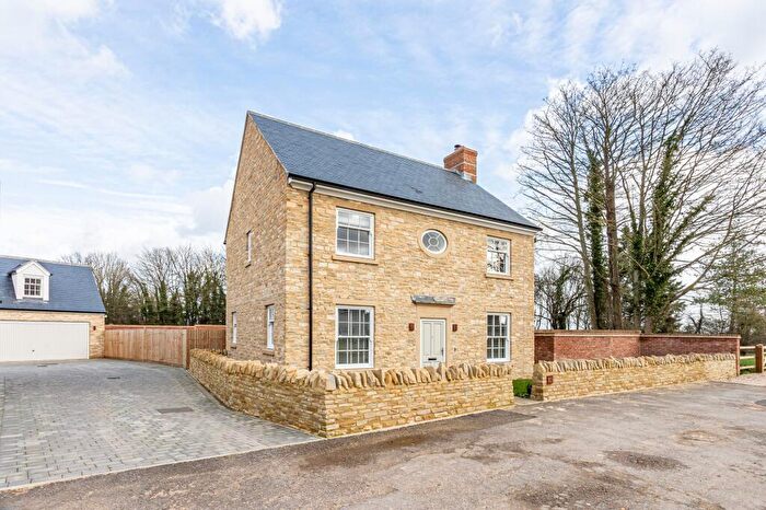 4 Bedroom Detached House For Sale In Cowells Road, Woodstock, OX20