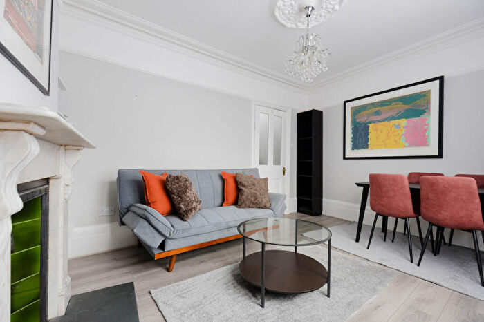 2 Bedroom Apartment To Rent In Roman Road, London, E2