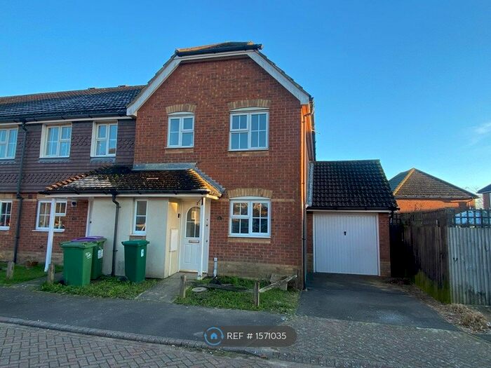 3 Bedroom Semi-Detached House To Rent In Grice Close, Hawkinge, Folkestone, CT18