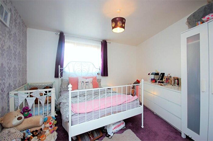 1 Bedroom Flat For Sale In Shakespeare Road, Harlesden, London, NW10