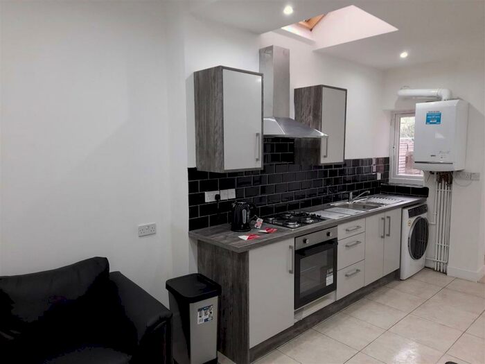 4 Bedroom Terraced House To Rent In Winnie Road, Selly Oak, Birmingham, B29