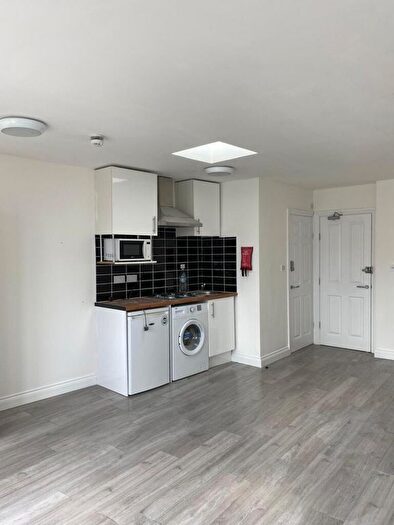 Studio To Rent In Walworth Road, London, SE17