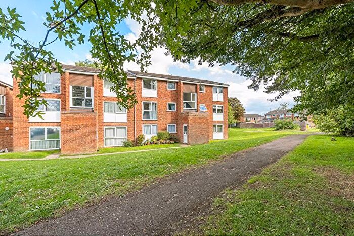 2 Bedroom Flat For Sale In Roydon Court, Hemel Hempstead, HP2