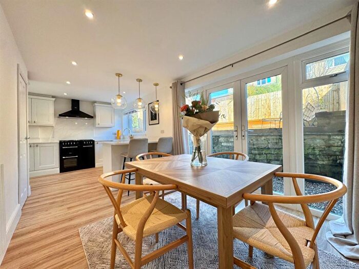 4 Bedroom Semi-Detached House For Sale In Alsfeld Way, New Mills, High Peak, SK22