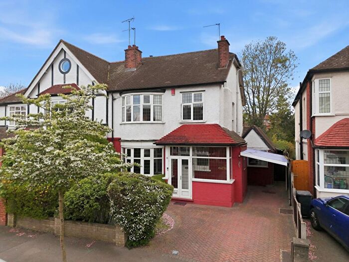 3 Bedroom Property For Sale In Langley Drive, Wanstead, E11