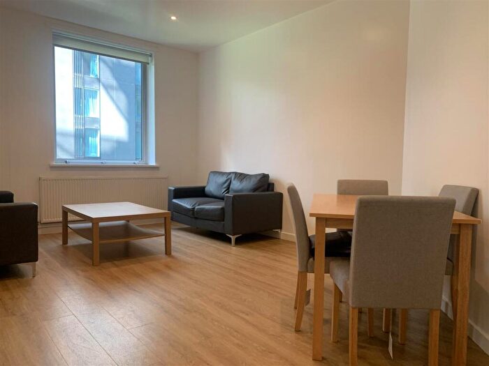 2 Bedroom Apartment To Rent In Princess Street, Manchester, M1