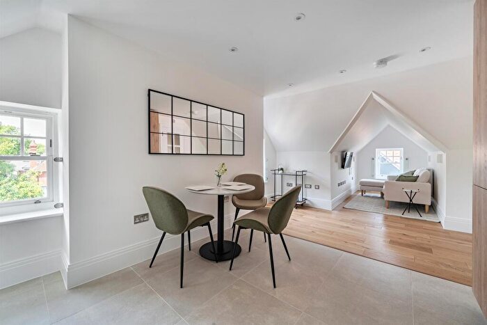 1 Bedroom Apartment For Sale In Hermitage Place, Bath Road, Taplow, Maidenhead, SL6