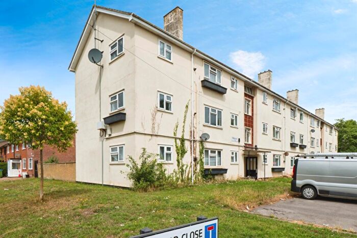 2 Bedroom Flat For Sale In Canford Close, Southampton, SO16