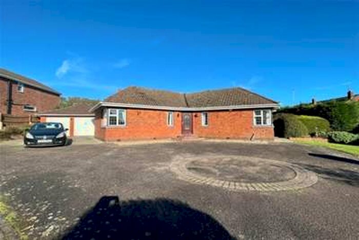 4 Bedroom Bungalow To Rent In Crick Road, Rugby, CV21