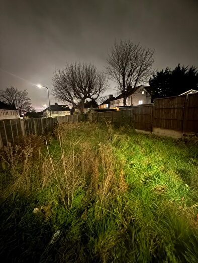 3 Bedroom End Terrace House For Sale In Wakemans Hill Avenue, London, NW9