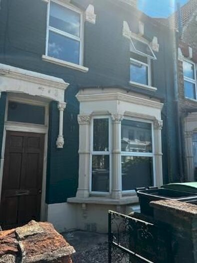 2 Bedroom Flat To Rent In Cheshire Road, London, N22