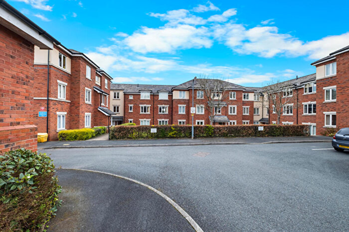 2 Bedroom Flat For Sale In Stratford Gardens, Bromsgrove, B60