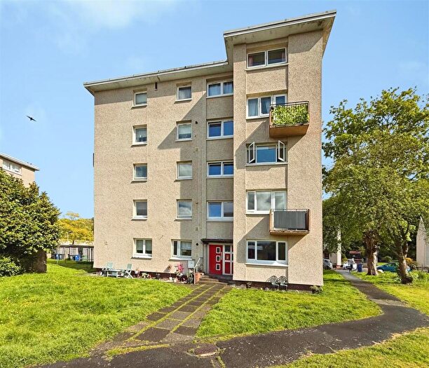 2 Bedroom Flat For Sale In Thistle Neuk, Old Kilpatrick, Glasgow, G60