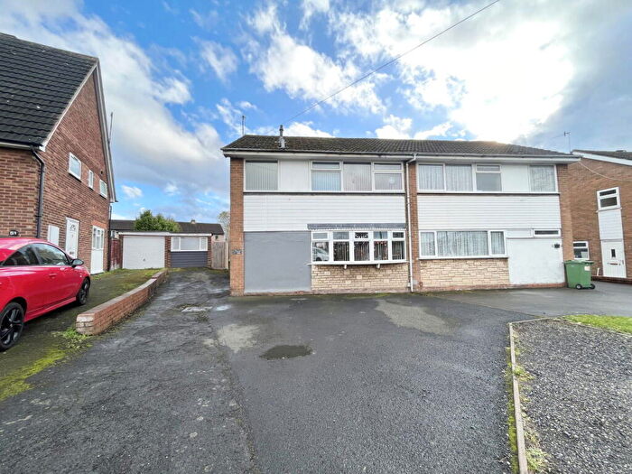 3 Bedroom Semi Detached House For Sale In Derwent Close, Pensnett, Brierley Hill, DY5