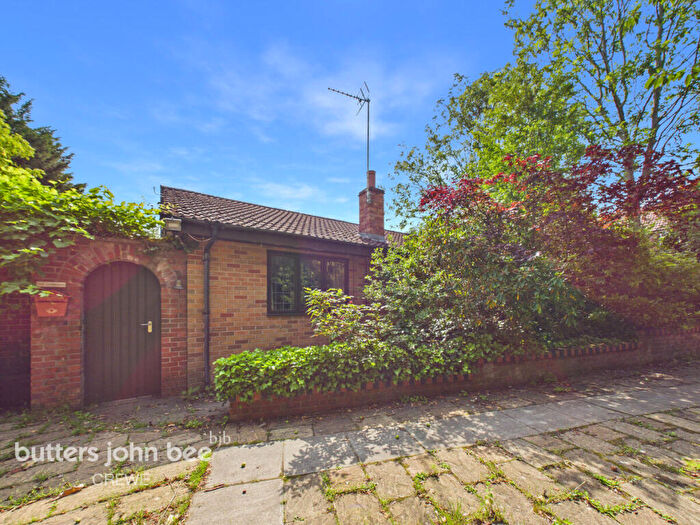 3 Bedroom Detached Bungalow For Sale In Ravenscroft Road, Crewe, CW2
