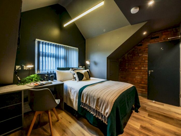 Studio To Rent In Pershore Road, Selly Oak, Birmingham, West Midlands, B29