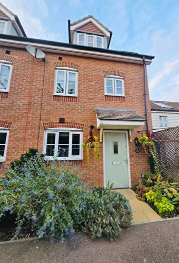 3 Bedroom Semi Detached House For Sale In The Farrows, Maidstone, Kent, ME15