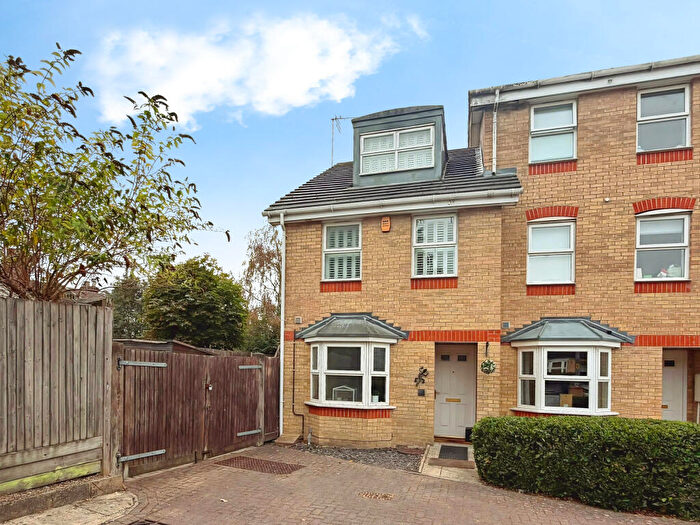 3 Bedroom End Of Terrace House For Sale In Trinity Square, Victoria Street, Horsham, RH13