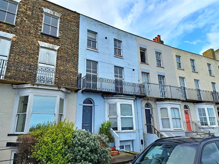 1 Bedroom Flat To Rent In Fort Crescent, Margate, CT9
