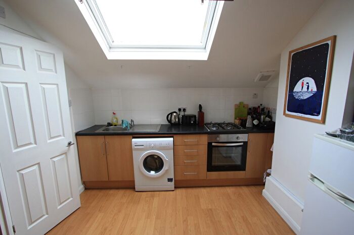 Studio To Rent In North End Road, London, SW6