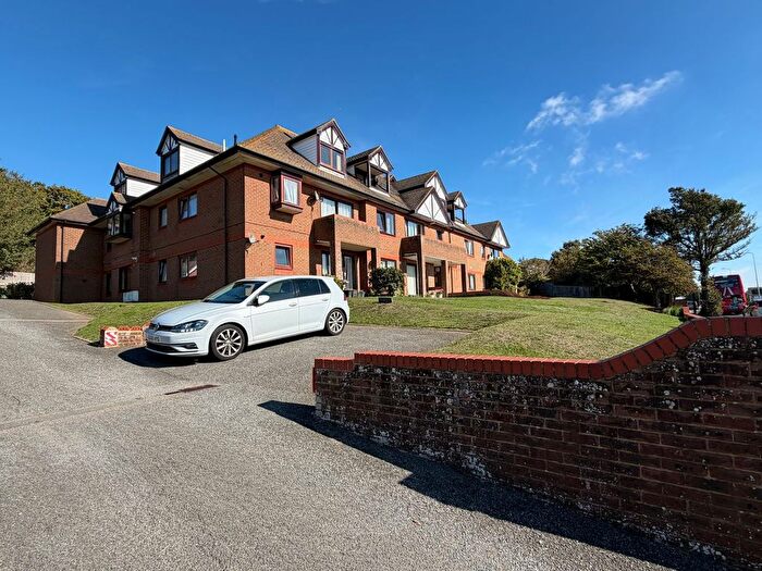 2 Bedroom Flat For Sale In De La Warr Road, Bexhill-On-Sea, TN40
