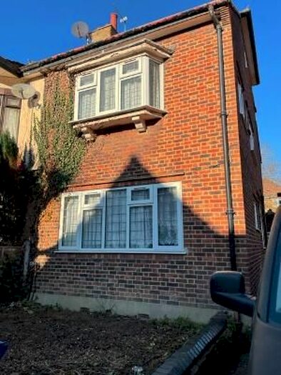 1 Bedroom Flat To Rent In Highwood Avenue, London N12