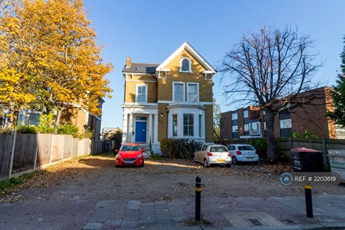 2 Bedroom Flat To Rent In Bedford Hill, London, SW12