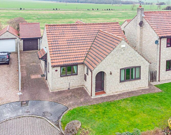 2 Bedroom Detached House For Sale In Manor Farm Close, Sutton, DN6