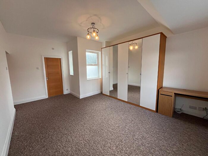 2 Bedroom Flat To Rent In Golders Gardens, Golders Green, NW11