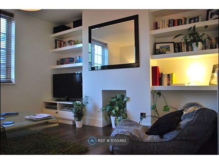 2 Bedroom Flat To Rent In Frogmore, London, SW18