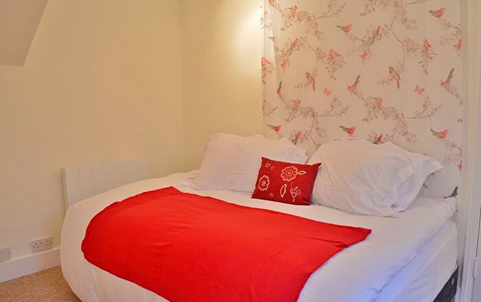 2 Bedroom Flat To Rent In Cross Street, Oxford, Oxfordshire, OX4