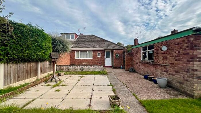 2 Bedroom Semi-Detached Bungalow For Sale In Dewsbury Avenue, Scunthorpe, DN15