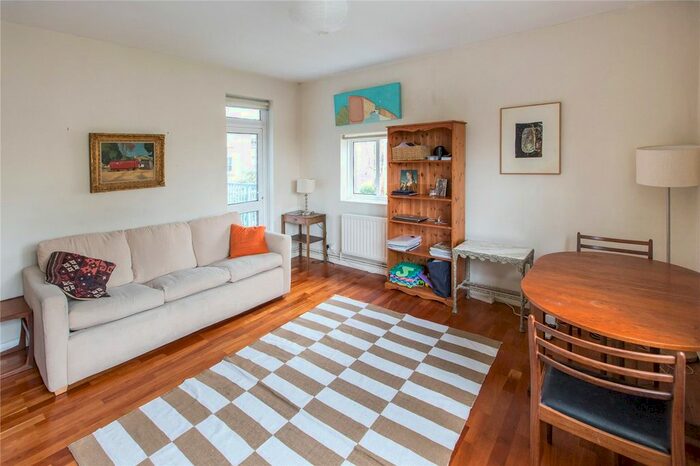 2 Bedroom Flat To Rent In Leamington House, London, W11