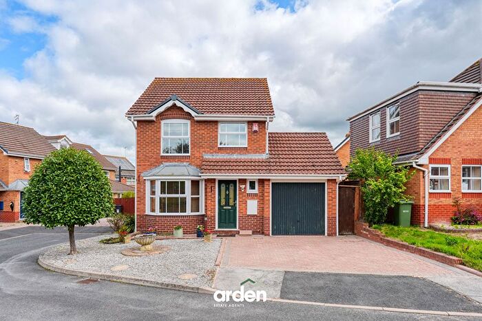 3 Bedroom Detached House For Sale In Castell Place, Worcester, WR4