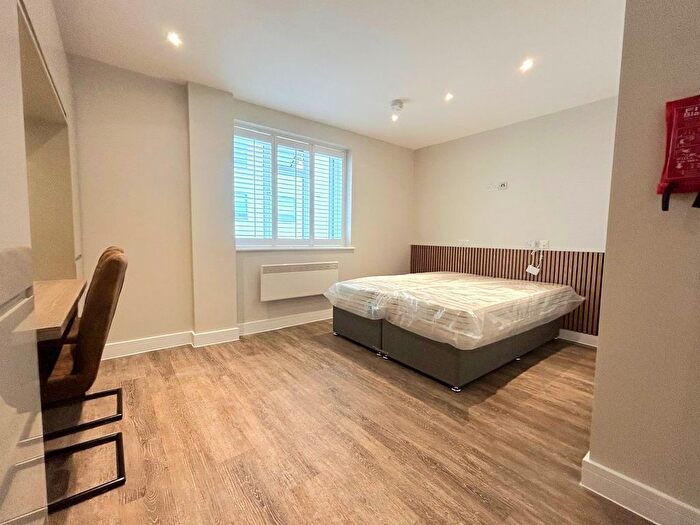 1 Bedroom Flat To Rent In Canute Road, Southampton, Hampshire, SO14