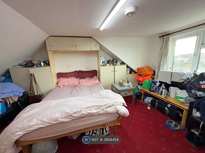 Studio To Rent In North Road, Southall, UB1