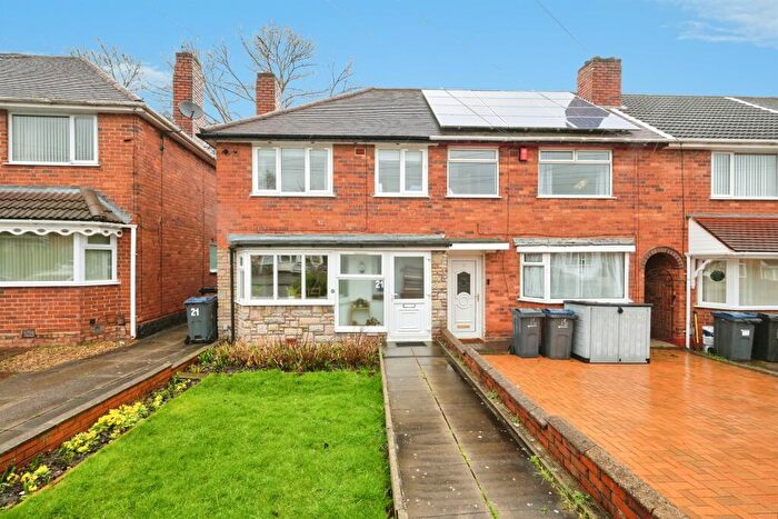 3 Bedroom End Of Terrace House For Sale In Sterndale Road, Birmingham, B42