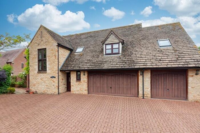 3 Bedroom Detached House To Rent In The Woodlands, Chesterton, OX26