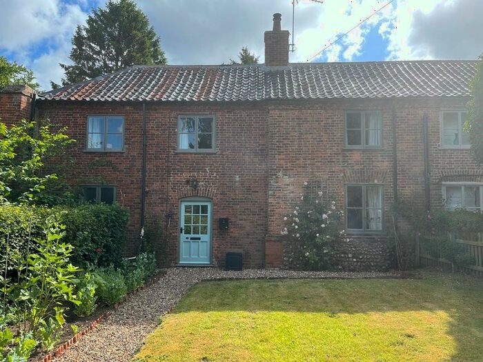 3 Bedroom Cottage For Sale In South Raynham, Fakenham, NR21