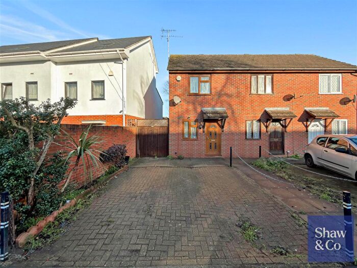 1 Bedroom Terraced Bungalow For Sale In Turton Way, Slough, SL1