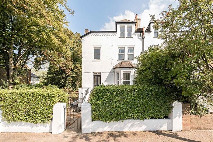 3 Bedroom Flat To Rent In Culverden Road, London, SW12