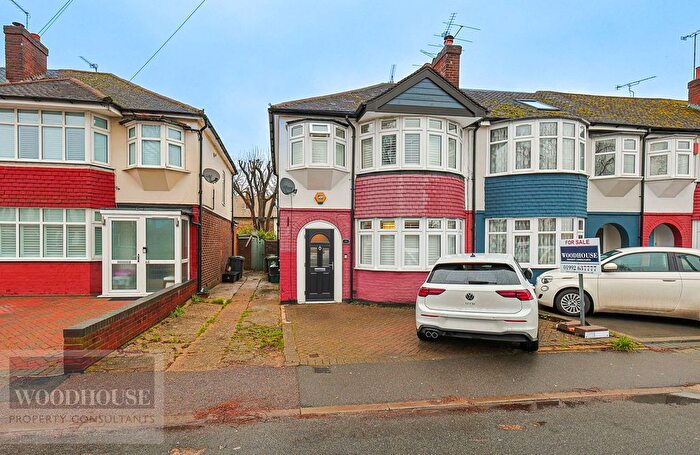 3 Bedroom Terraced House For Sale In College Road, Cheshunt, EN8