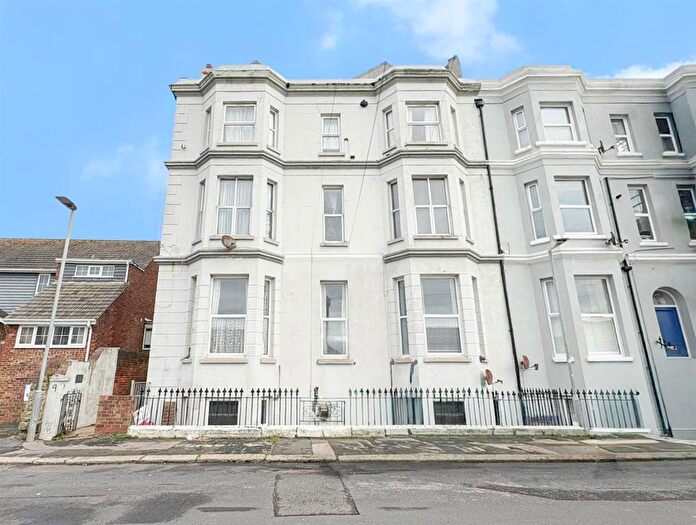 2 Bedroom Flat For Sale In Blomfield Road, St. Leonards, TN37