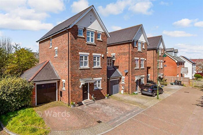 4 Bedroom Detached House For Sale In Cardinal Walk, Kings Hill, West Malling, Kent, ME19