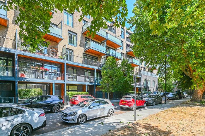 2 Bedroom Flat For Sale In Packington Road, Acton, London, W3