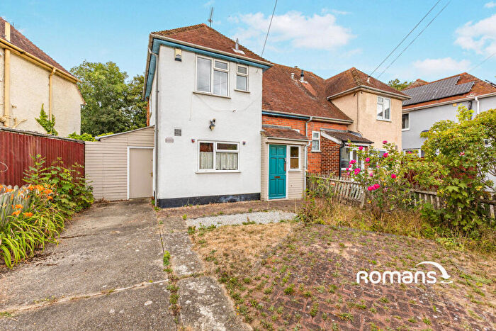 3 Bedroom Semi-Detached House To Rent In Linden Road, Reading, RG2