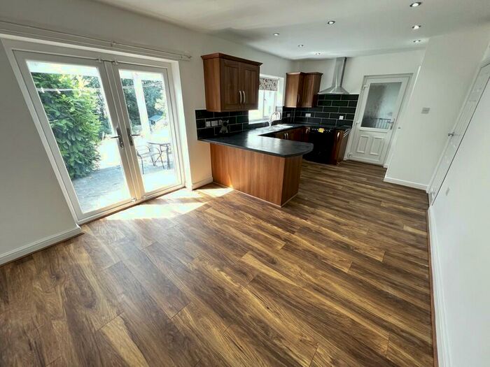 3 Bedroom Semi-Detached House To Rent In Round Hill, Sedgley, DY3