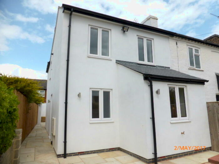 3 Bedroom Cottage To Rent In Stoke Road, Bishops Cleeve, GL52