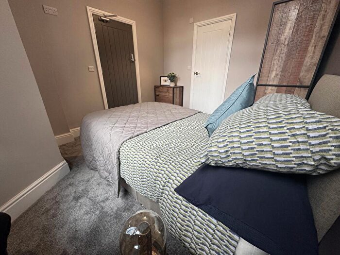1 Bedroom Flat To Rent In Queens Avenue, Tunstall, ST6