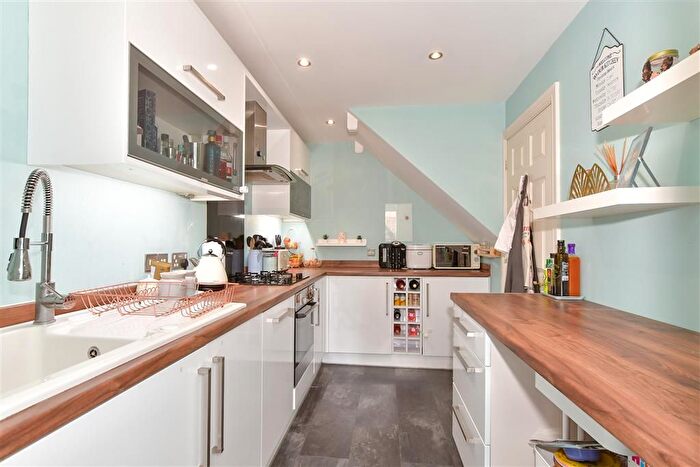 3 Bedroom End Of Terrace House For Sale In Frobisher Way, Greenhithe, Kent, DA9